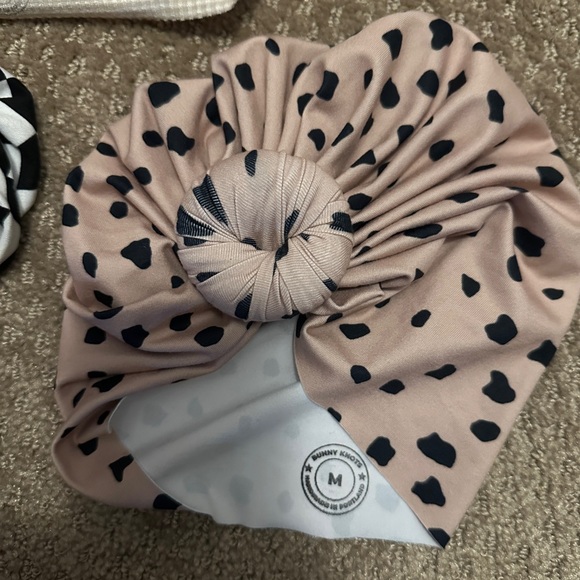 3 Bunny Knots Neutral size M - Picture 4 of 4